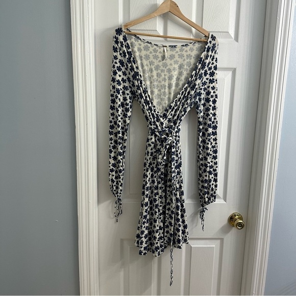 Free People Dress Mini Wrap Floral Boho Cottagecore Blue Dainty Size Medium - Picture 3 of 7